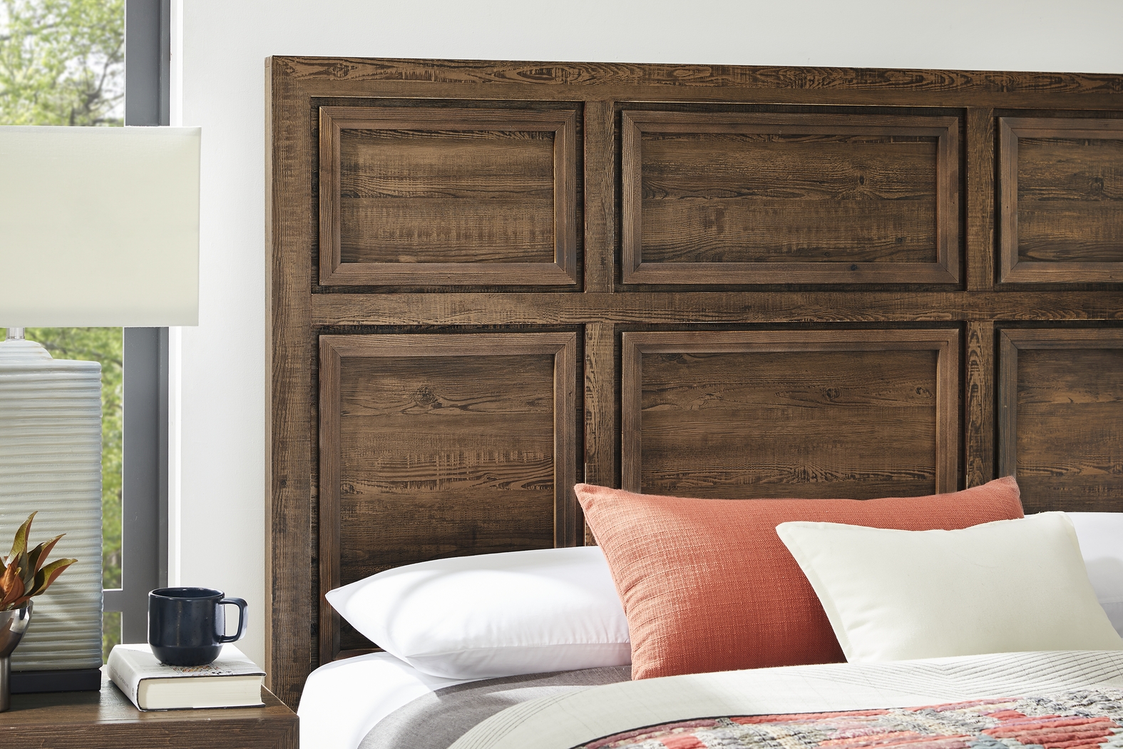 Hartney Mill Brown 5 Pc Queen Bedroom - Thumbnail - Image 3