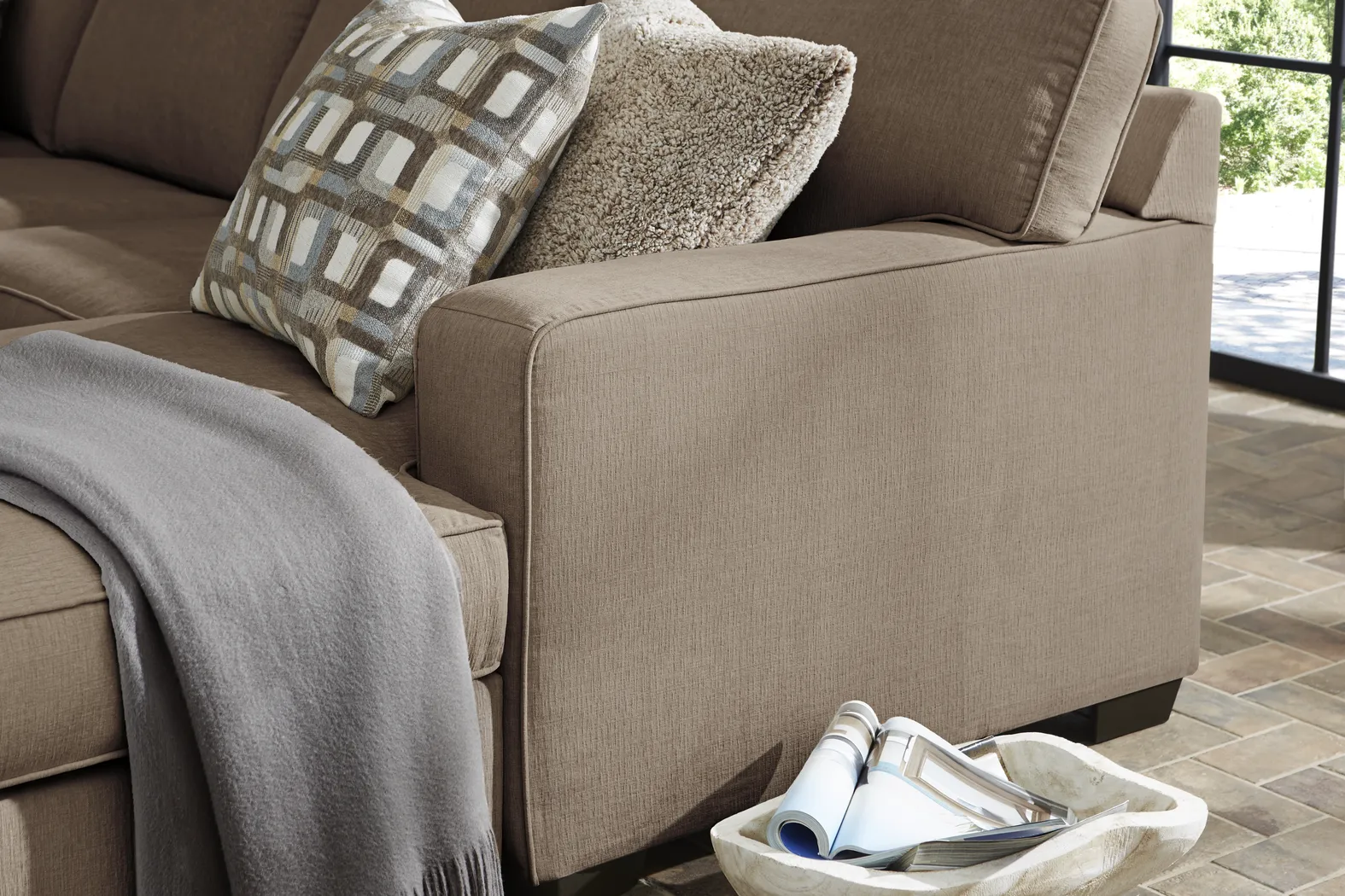 Haskins Brown 5 Pc Sectional Living Room - Thumbnail - Image 8