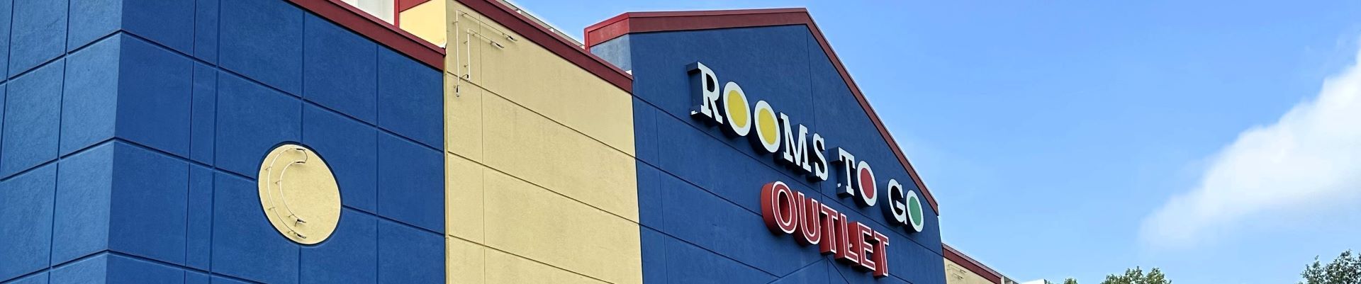 outside of rooms to go outlet