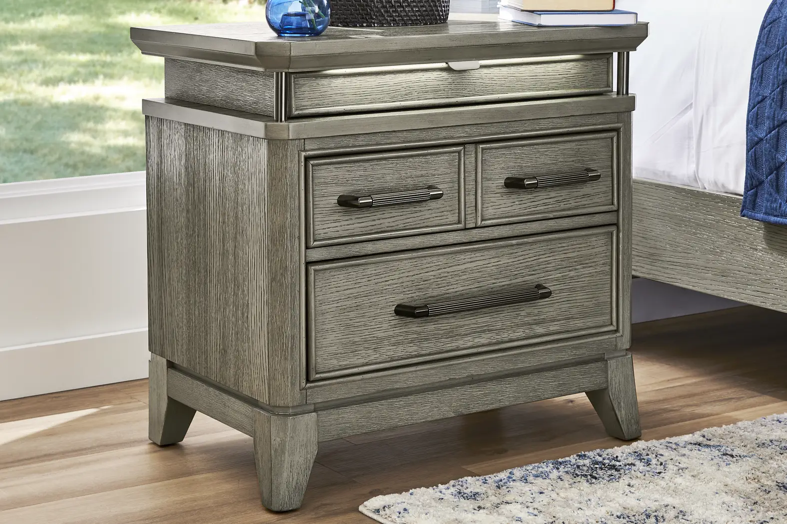 Heiress Gray 5 Pc Queen Upholstered Bedroom - Thumbnail - Image 11