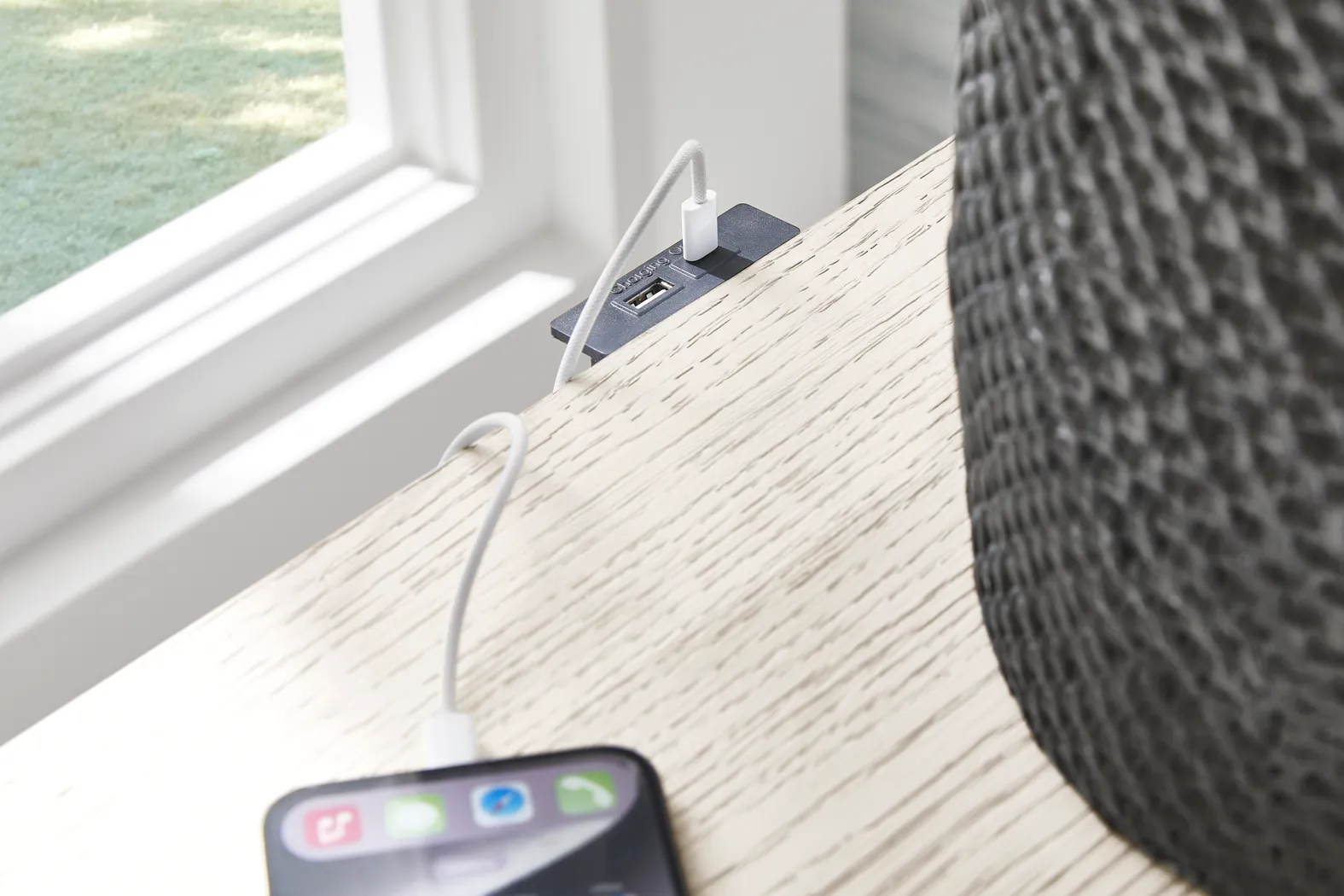 Heiress White 5 Pc Queen Upholstered Bedroom - Thumbnail - Image 11