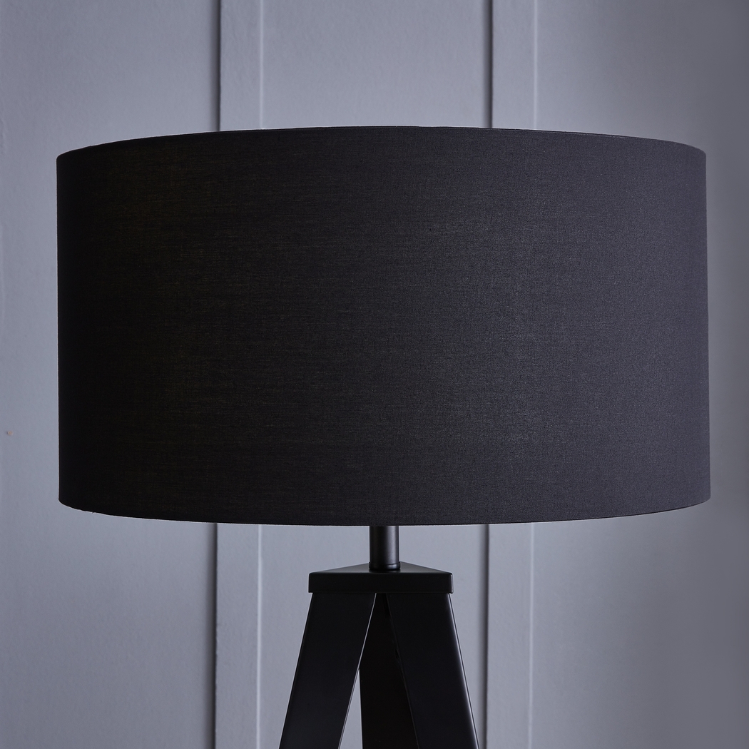 Hergett Black Floor Lamp - Thumbnail - Image 2