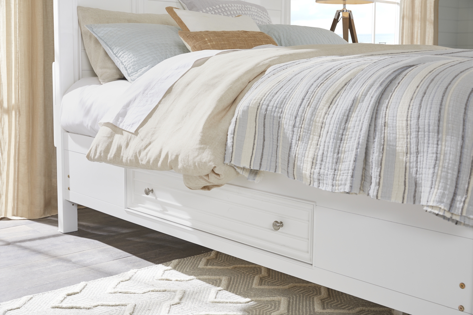 Hilton Head White 5 Pc King Storage Bedroom - Thumbnail - Image 7