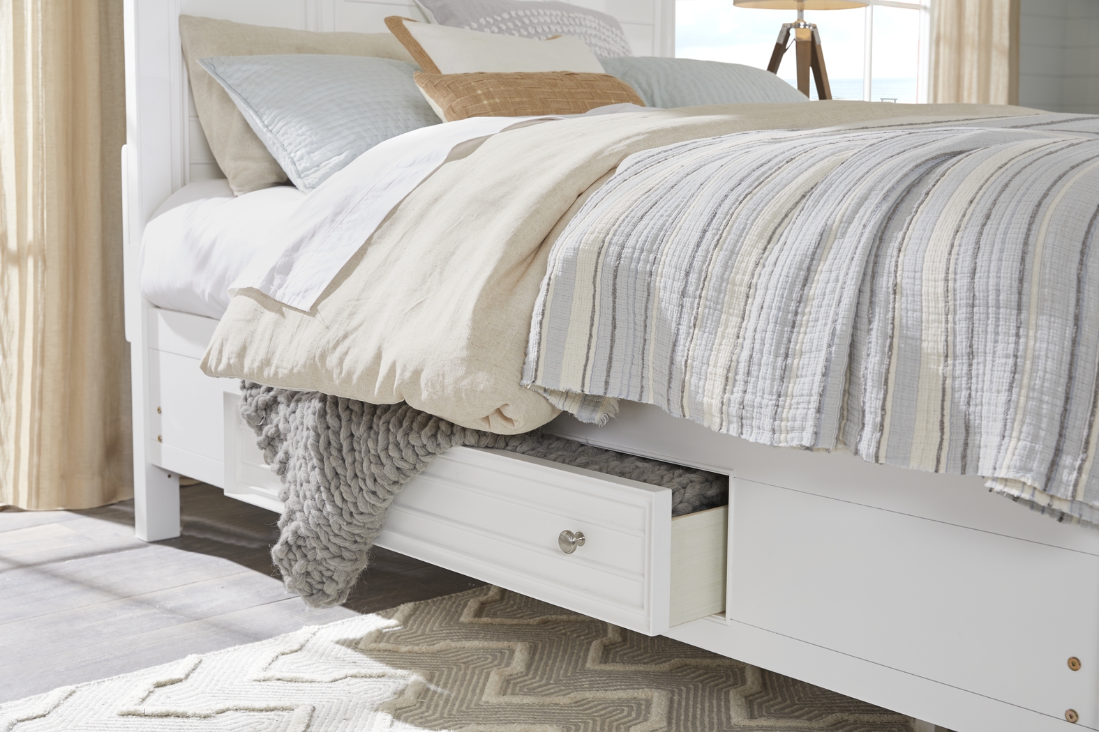 Hilton Head White 7 Pc Queen Storage Bedroom - Thumbnail - Image 5