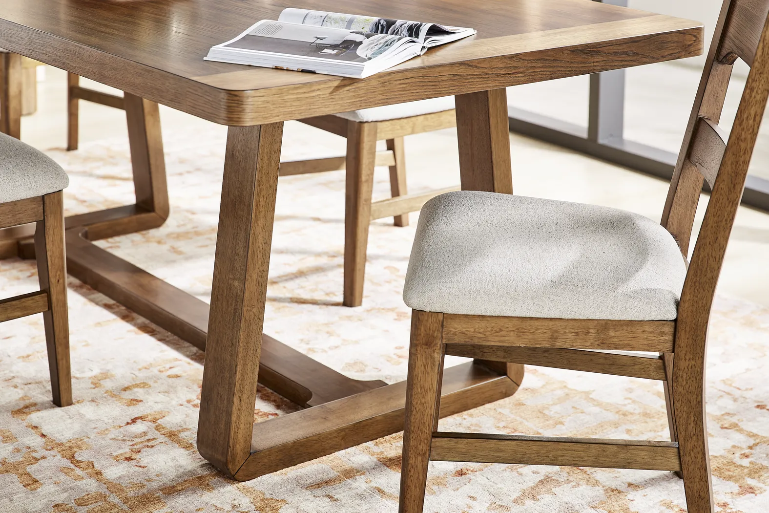 Holden Brown 5 Pc Dining Room - Image 13