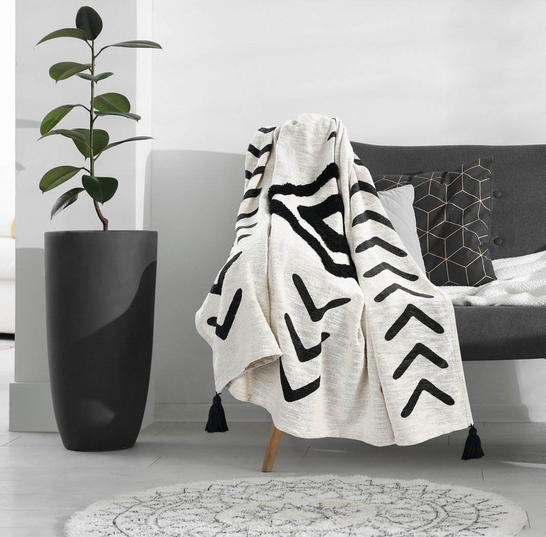 Hookstone V Black Throw Blanket - Thumbnail - Image 9