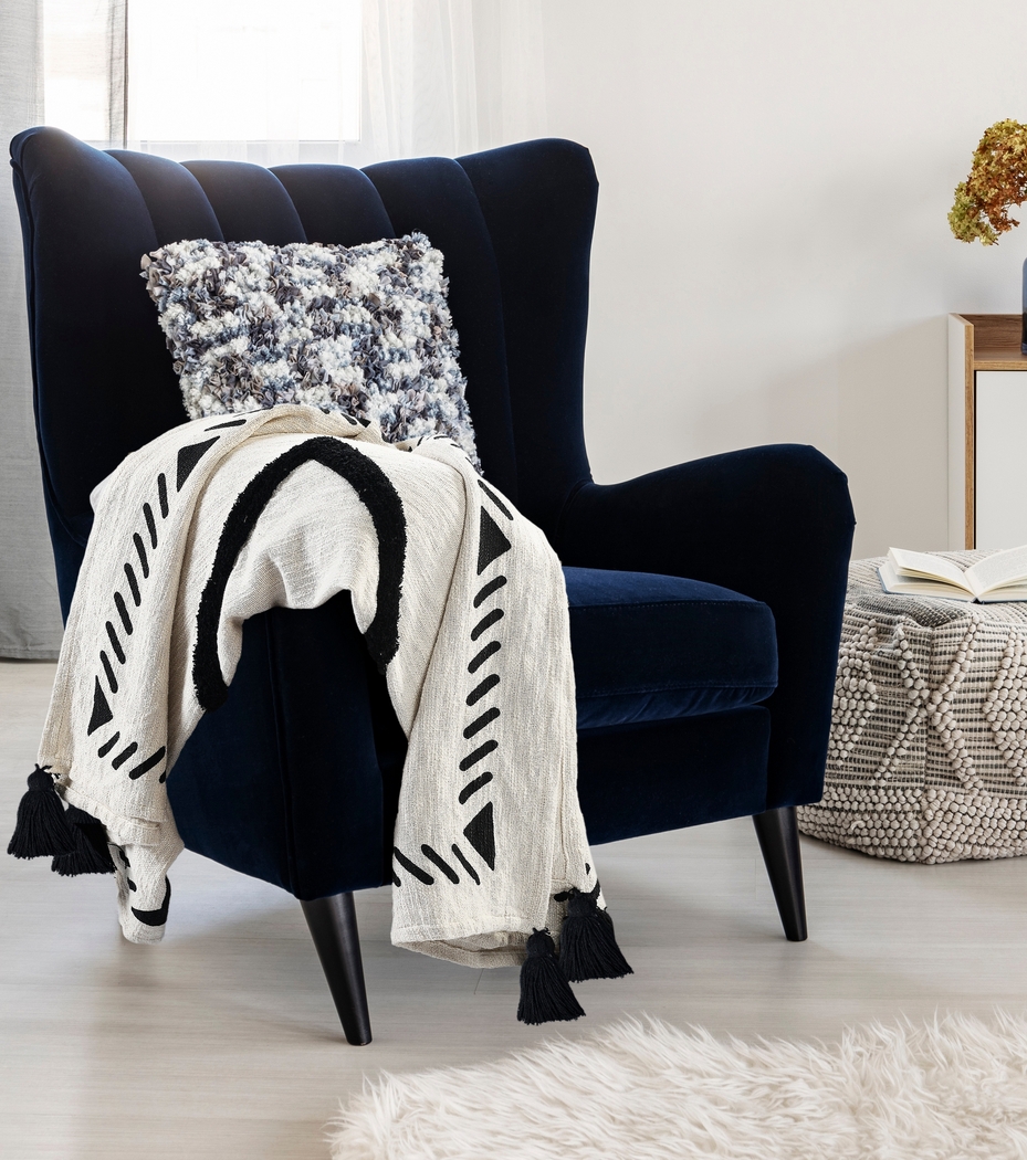 Hookstone VI Black Throw Blanket - Thumbnail - Image 9