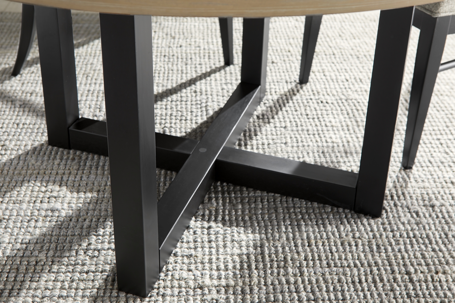 Hunter Springs Black Round Dining Table - Thumbnail - Image 4