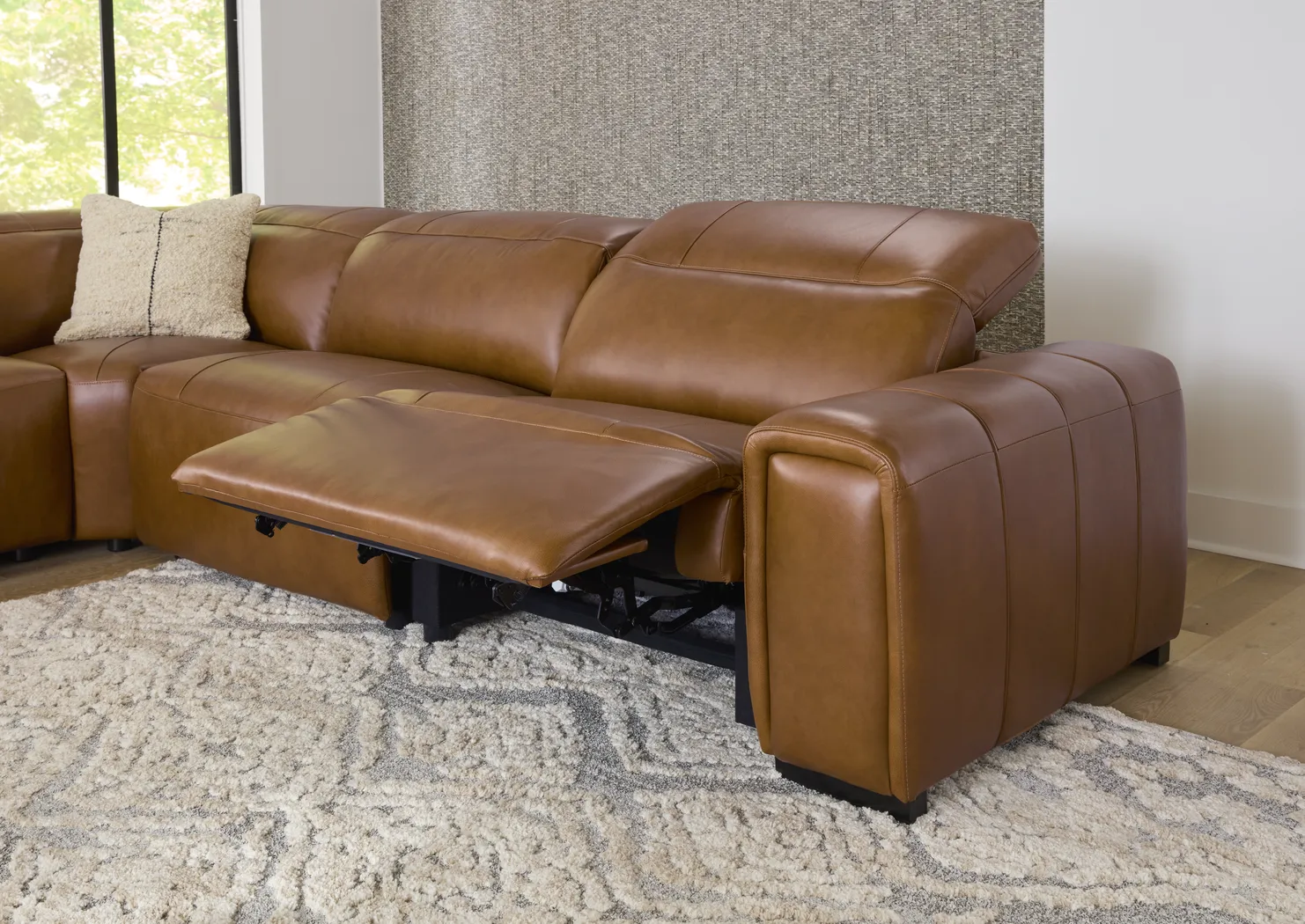 Huntington Saddle Leather 10 Pc Dual Power Sectional Living Room - Thumbnail - Image 7