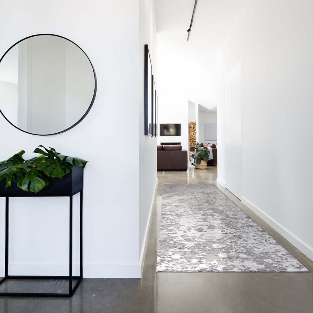 Iariko Silver 2'10 x 7'10 Runner Rug - Thumbnail - Image 2