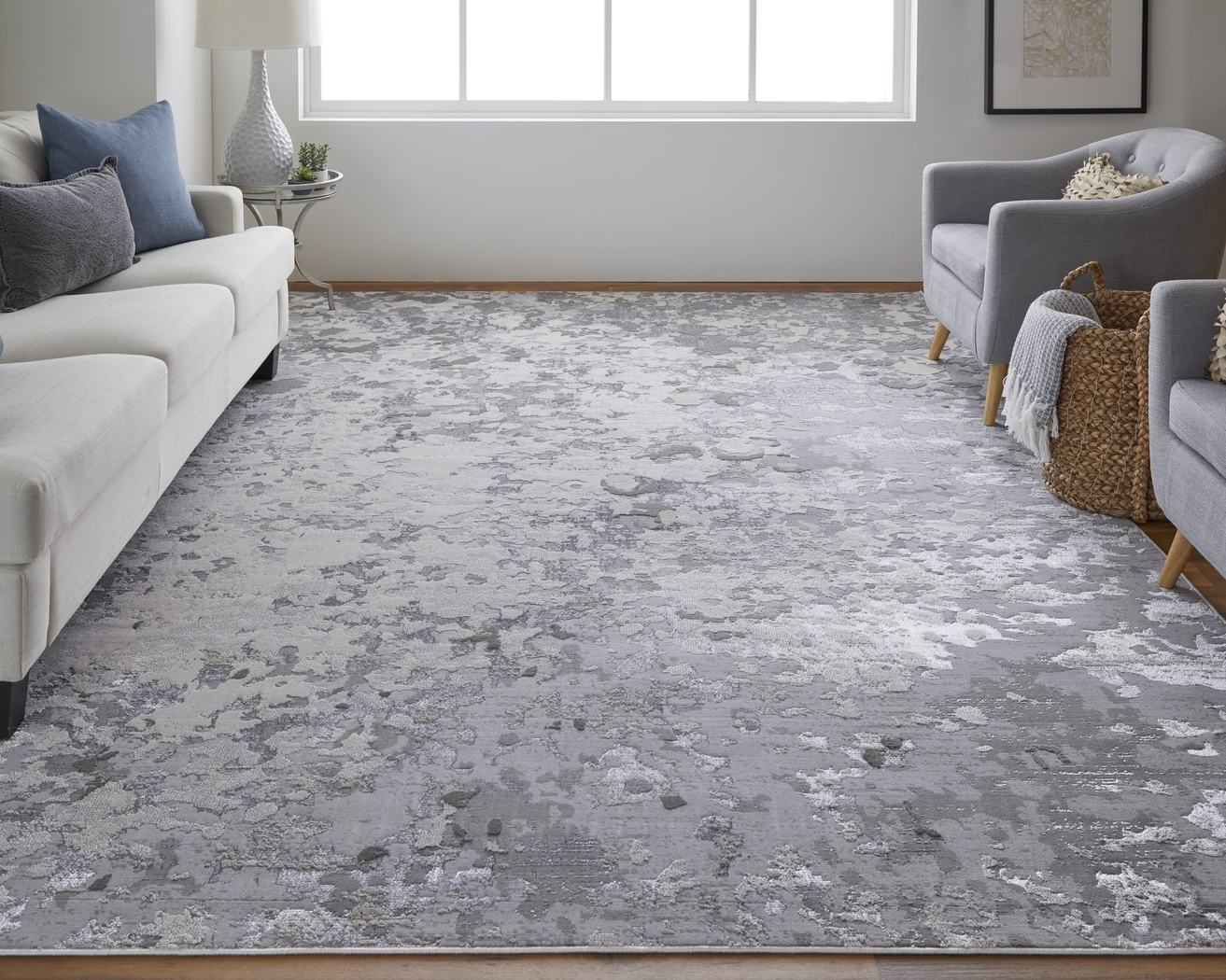 Iariko Silver 6'7 x 9'6 Rug - Thumbnail - Image 4