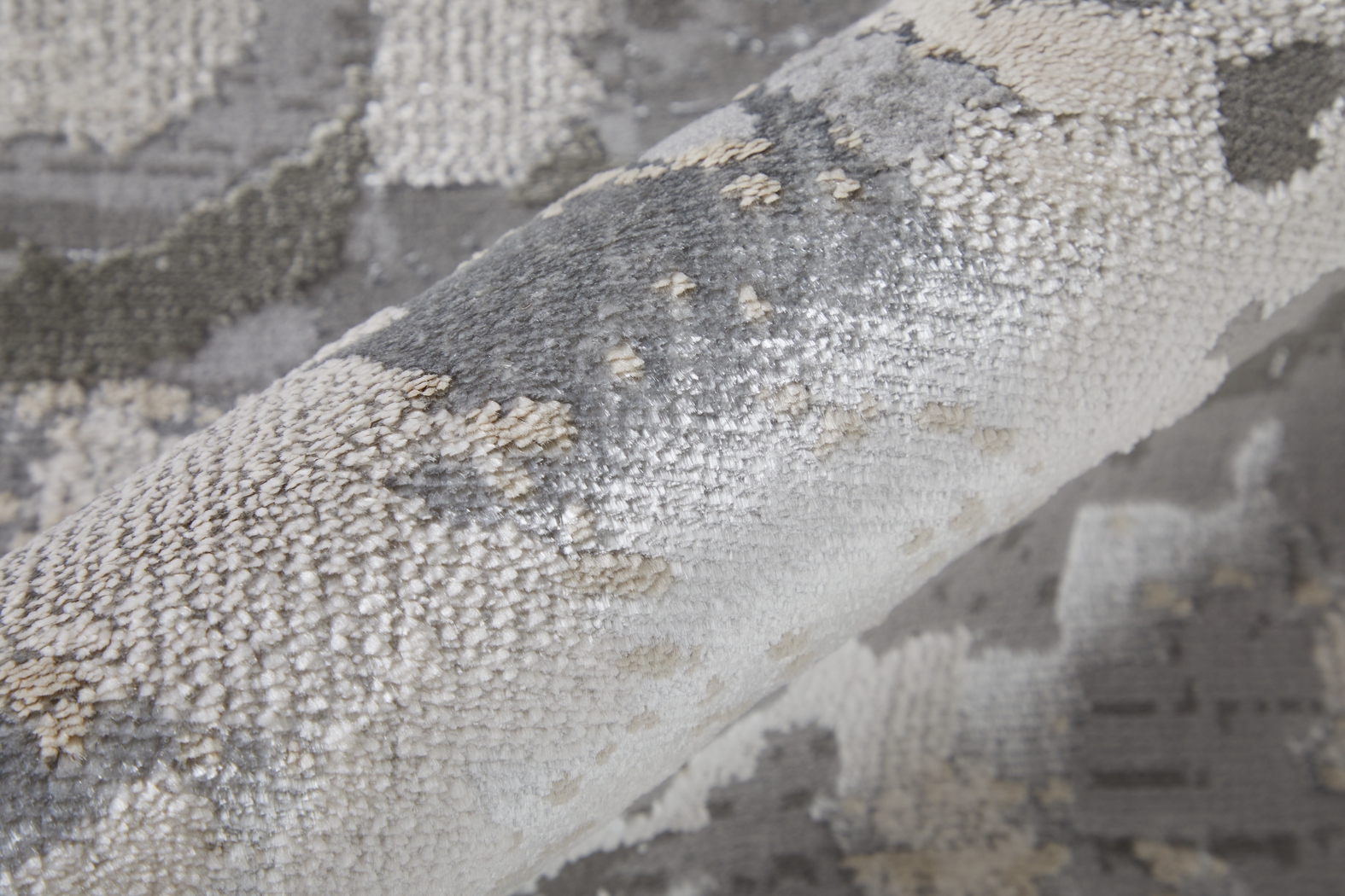 Iariko Silver 8' x 10' Rug - Thumbnail - Image 7