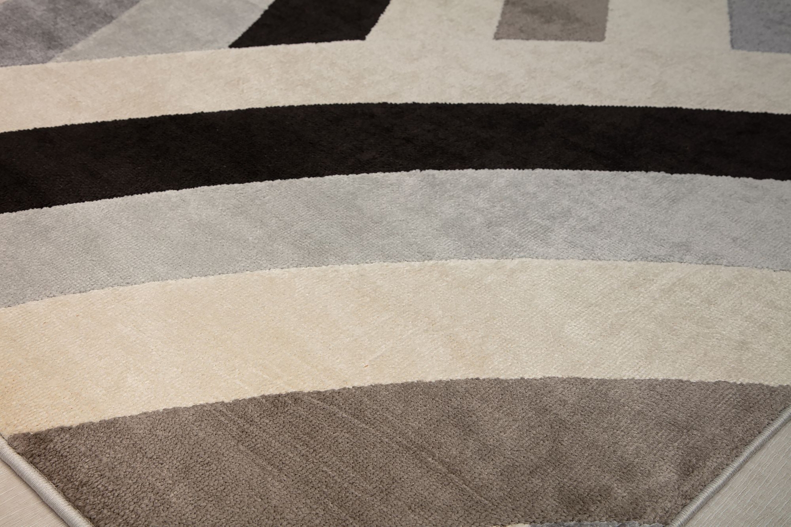 Idyora Cream/Beige 5' x 7' Rug - Thumbnail - Image 6