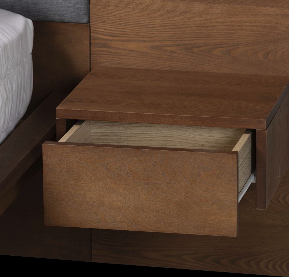Ihrig Brown King Bed with Nightstands - Thumbnail - Image 9