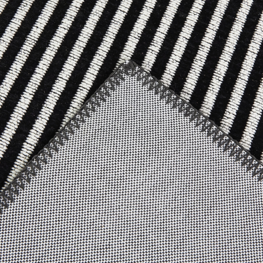 Iomeina Black 5'3 x 7' Area Rug - Thumbnail - Image 5