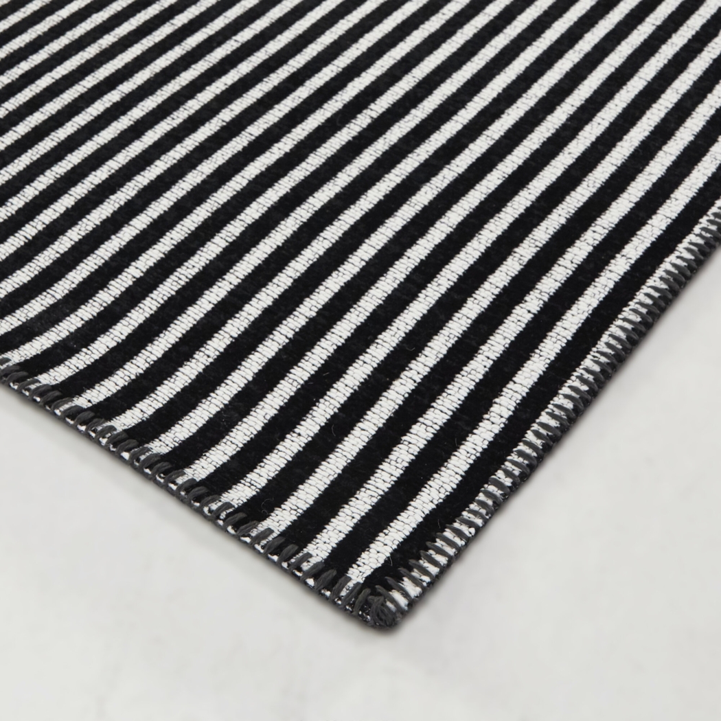 Iomeina Black 7'10 x 10' Area Rug - Thumbnail - Image 3