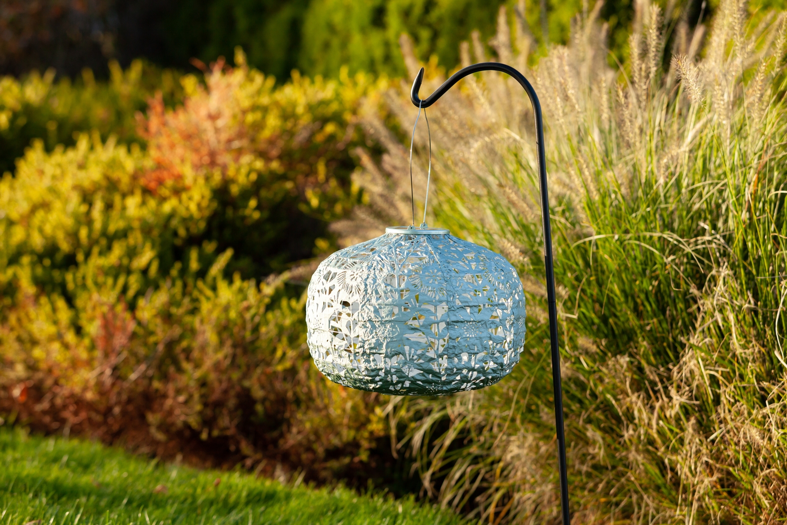 Irian Island Outdoor Sage Solar Lantern - Thumbnail - Image 12