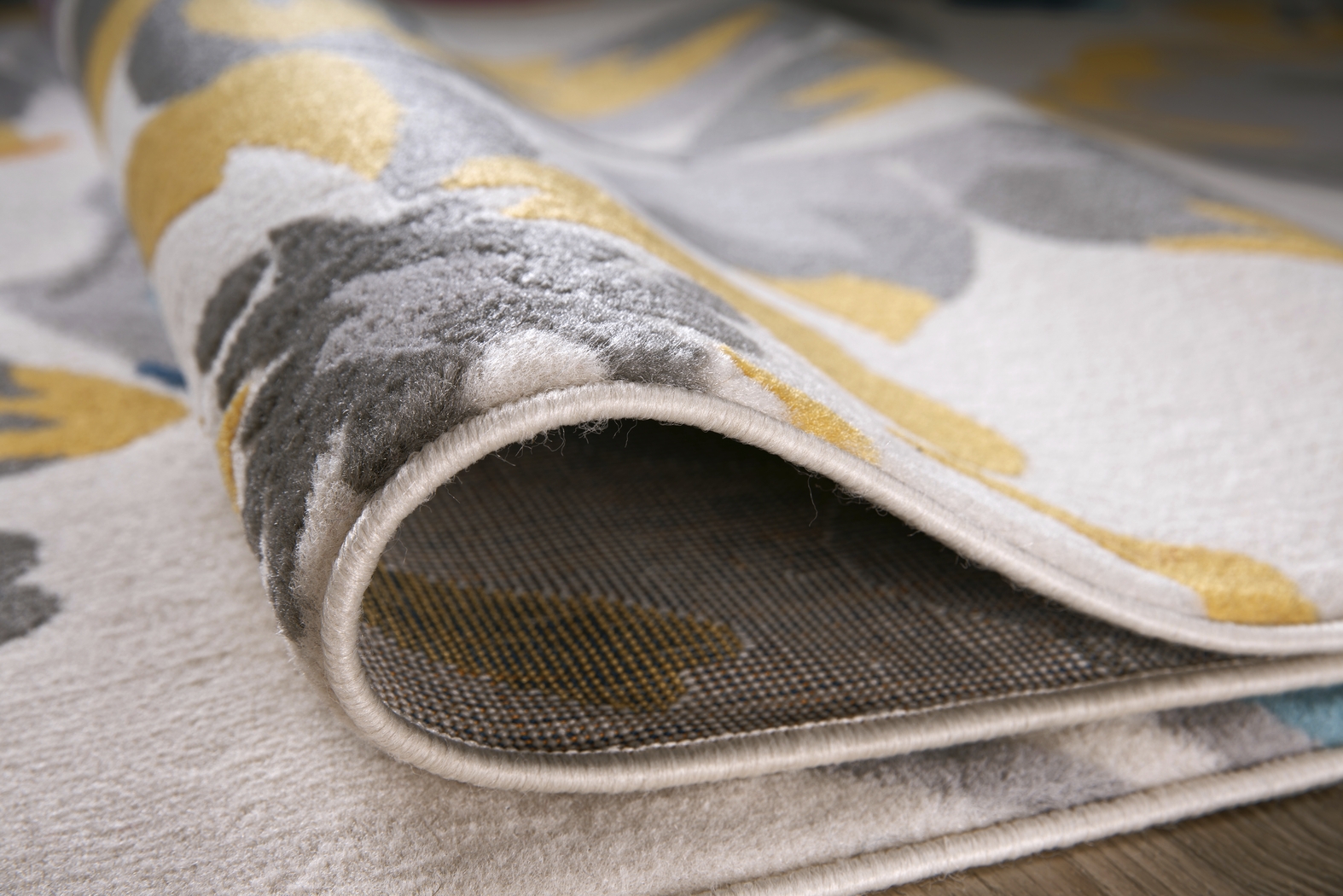 Iselana I Multi 5' x 7' Rug - Thumbnail - Image 9