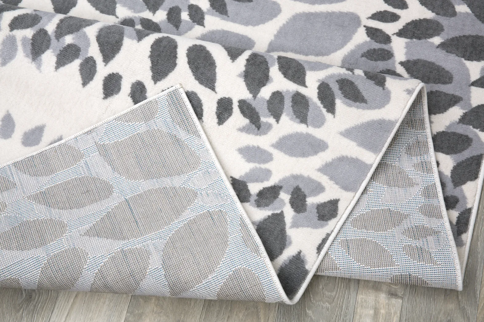 Iselana II Gray 5' x 7' Rug - Thumbnail - Image 10