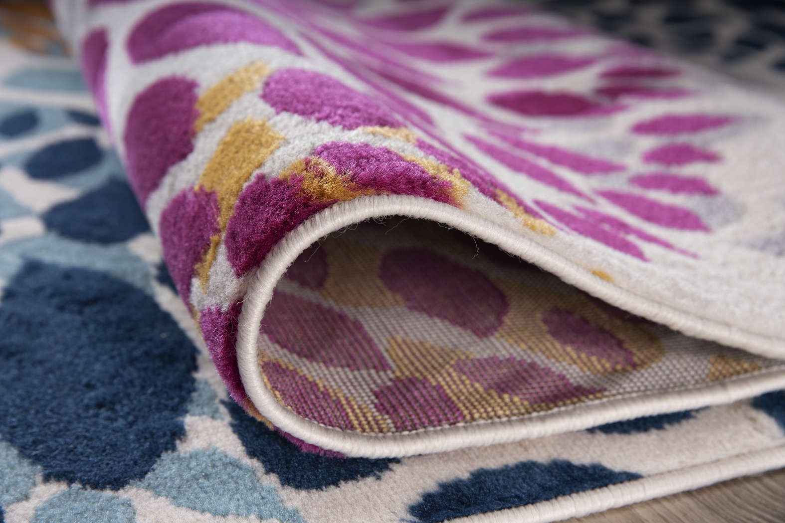 Iselana II Multi 5' x 7' Rug - Thumbnail - Image 8