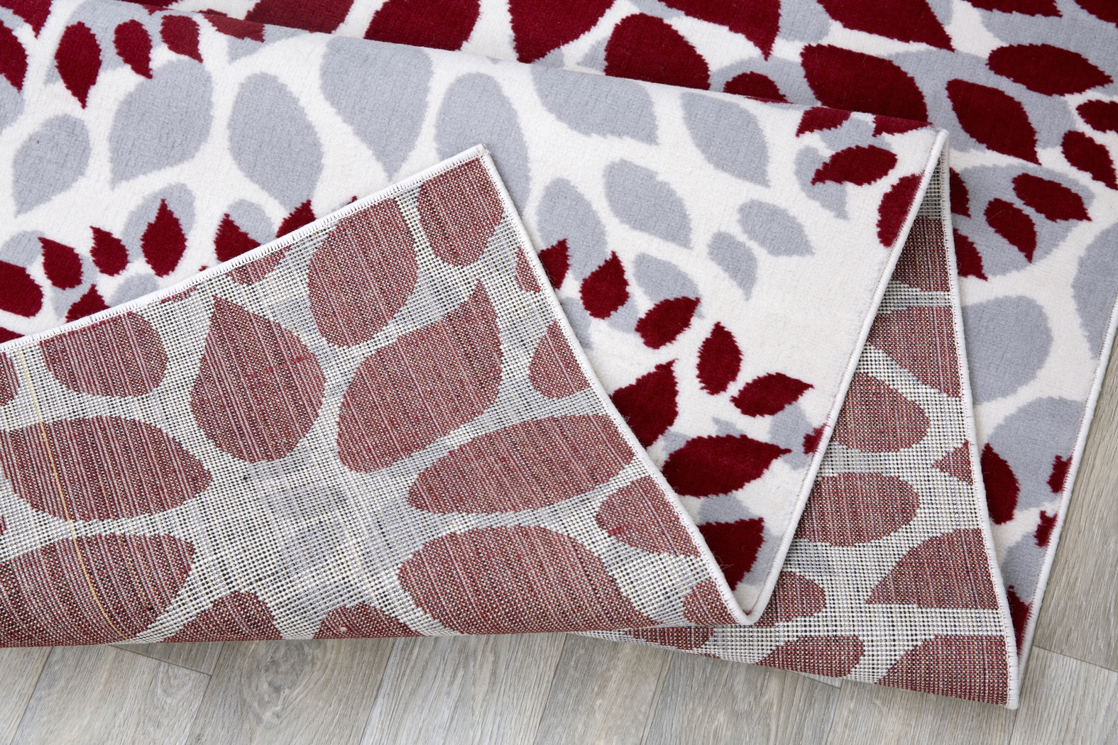 Iselana II Red 5' x 7' Rug - Thumbnail - Image 10