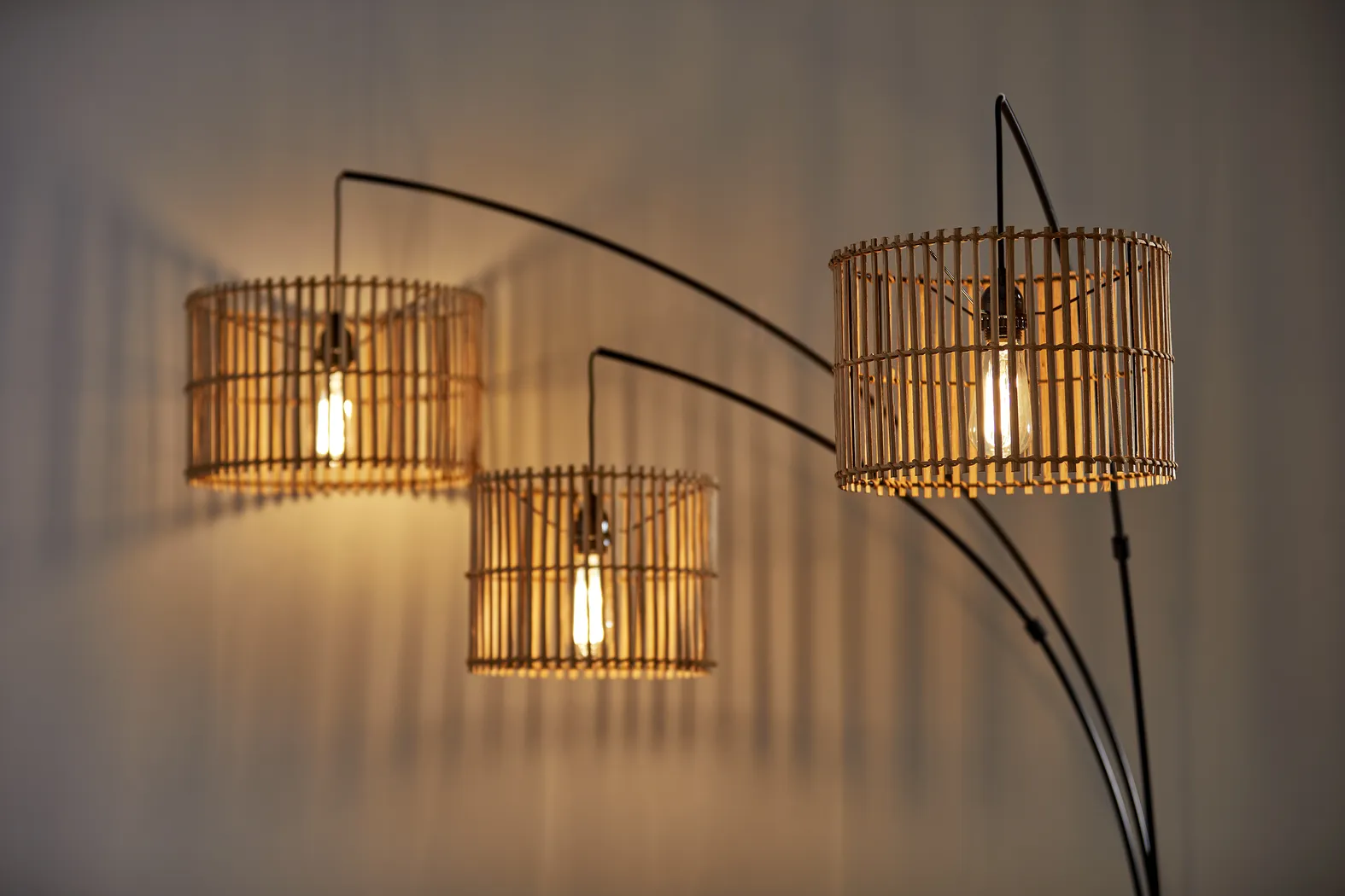 Isla Way Bronze Arc Floor Lamp - Thumbnail - Image 6