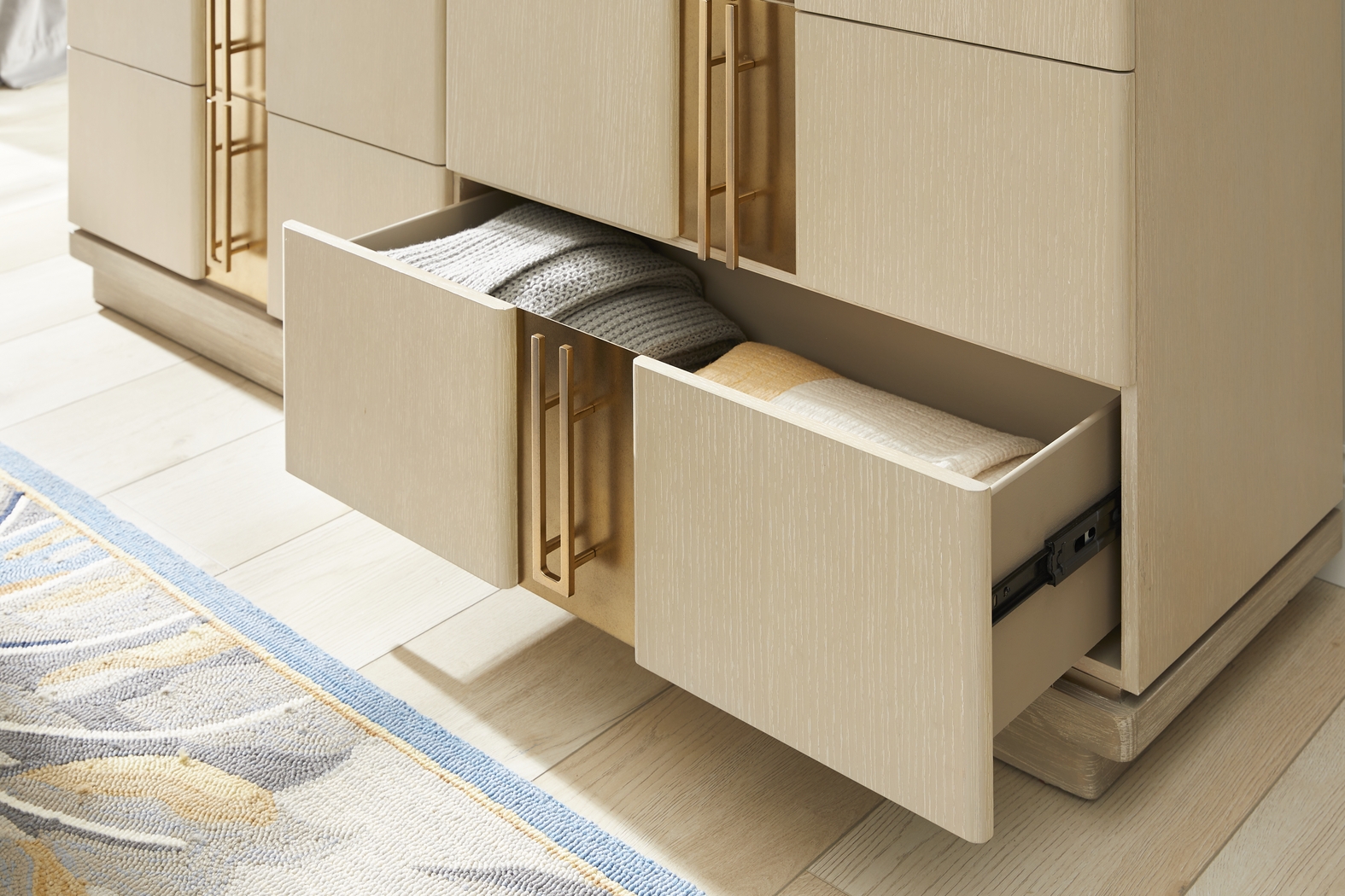 Issabela Caramel 5 Pc King Bedroom - Thumbnail - Image 9