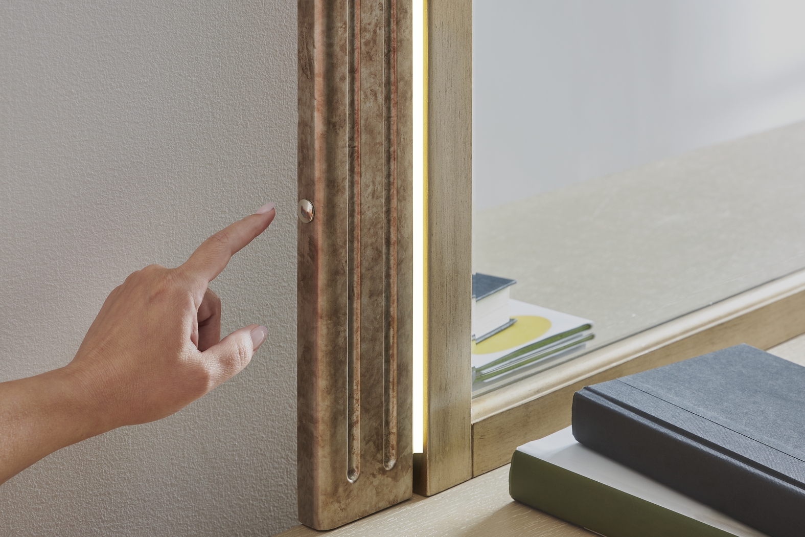 Issabela Caramel 5 Pc King Bedroom - Thumbnail - Image 11