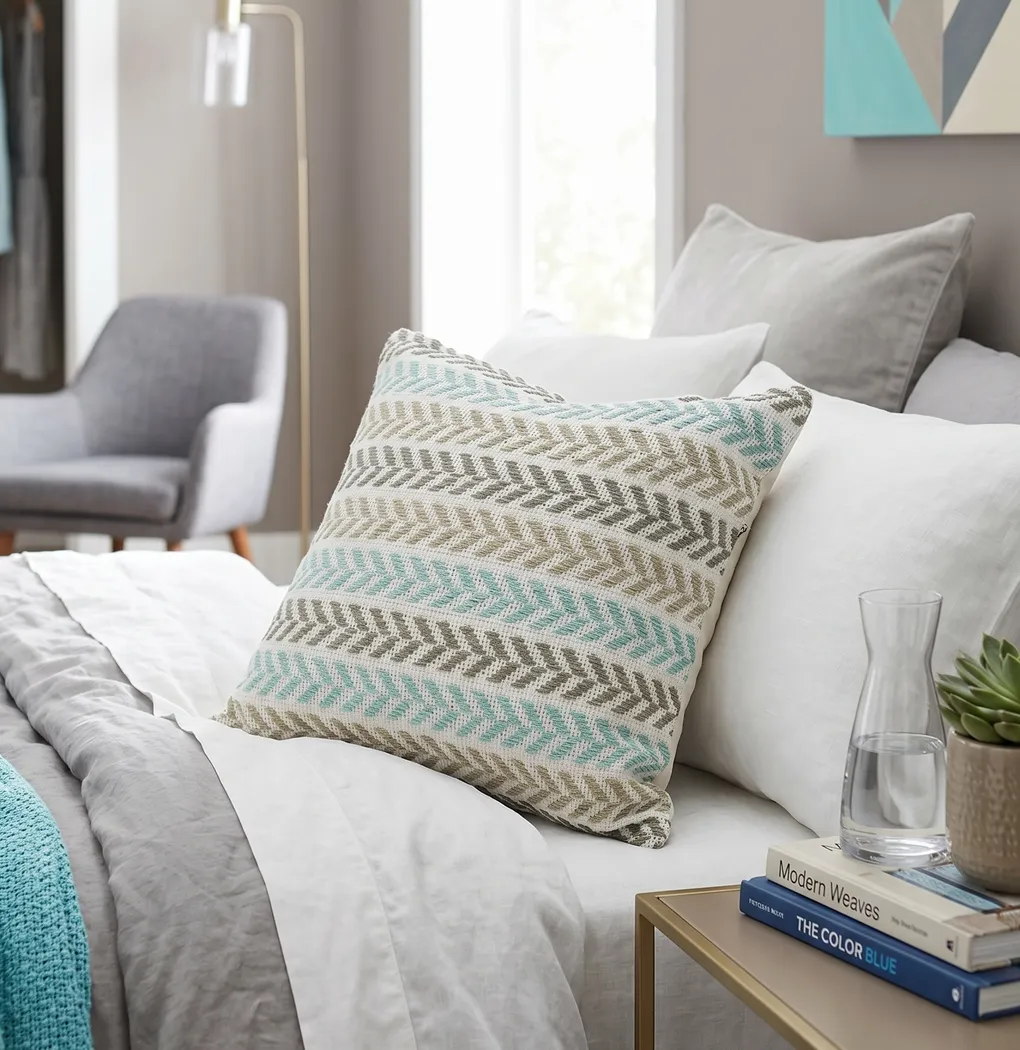 Istarie Turquoise Throw Pillow - Thumbnail - Image 6