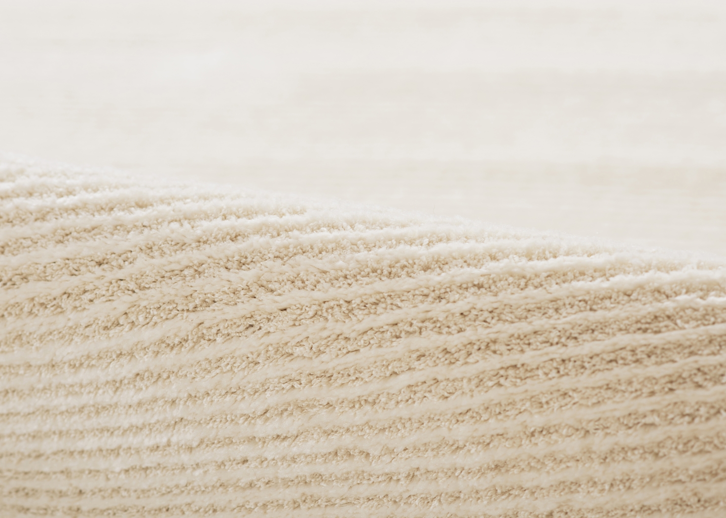 Iyleen Off-White 5'3 x 7'3 Rug - Thumbnail - Image 2