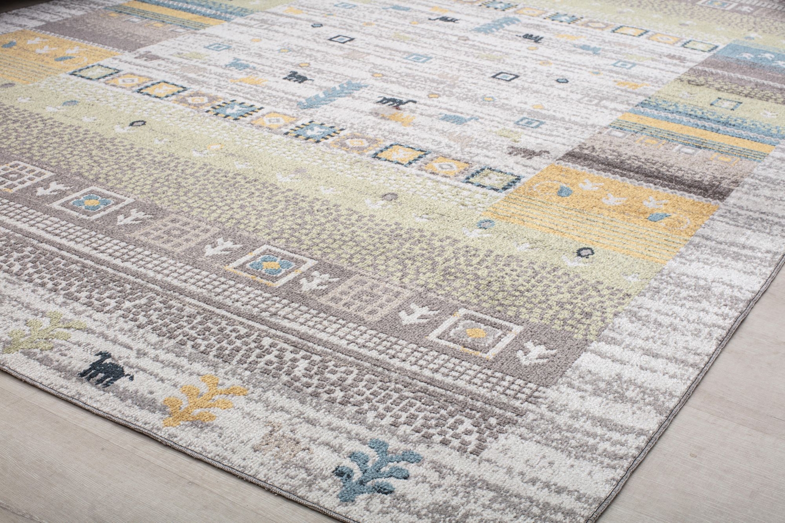 Kangunso Gray 5'3 x 7' Rug - Thumbnail - Image 5