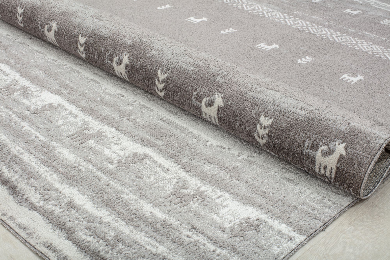 Kipidow Gray 5'3 x 7' rug - Thumbnail - Image 4
