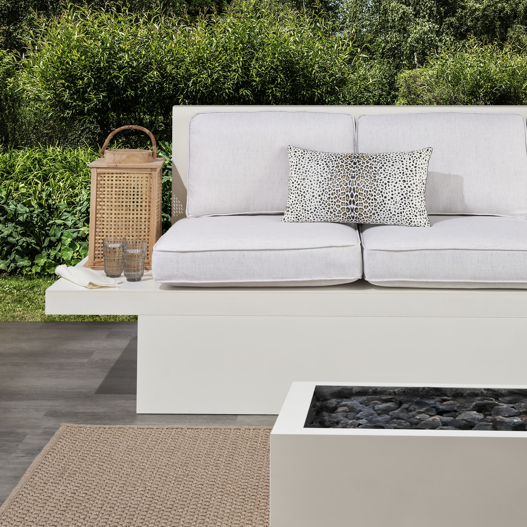 Jassin White Indoor/Outdoor Lumbar Pillow - Thumbnail - Image 3