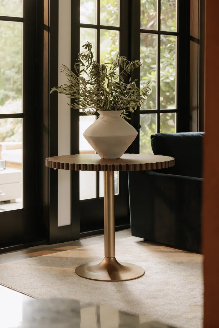 Jayecob White Vase - Thumbnail - Image 2