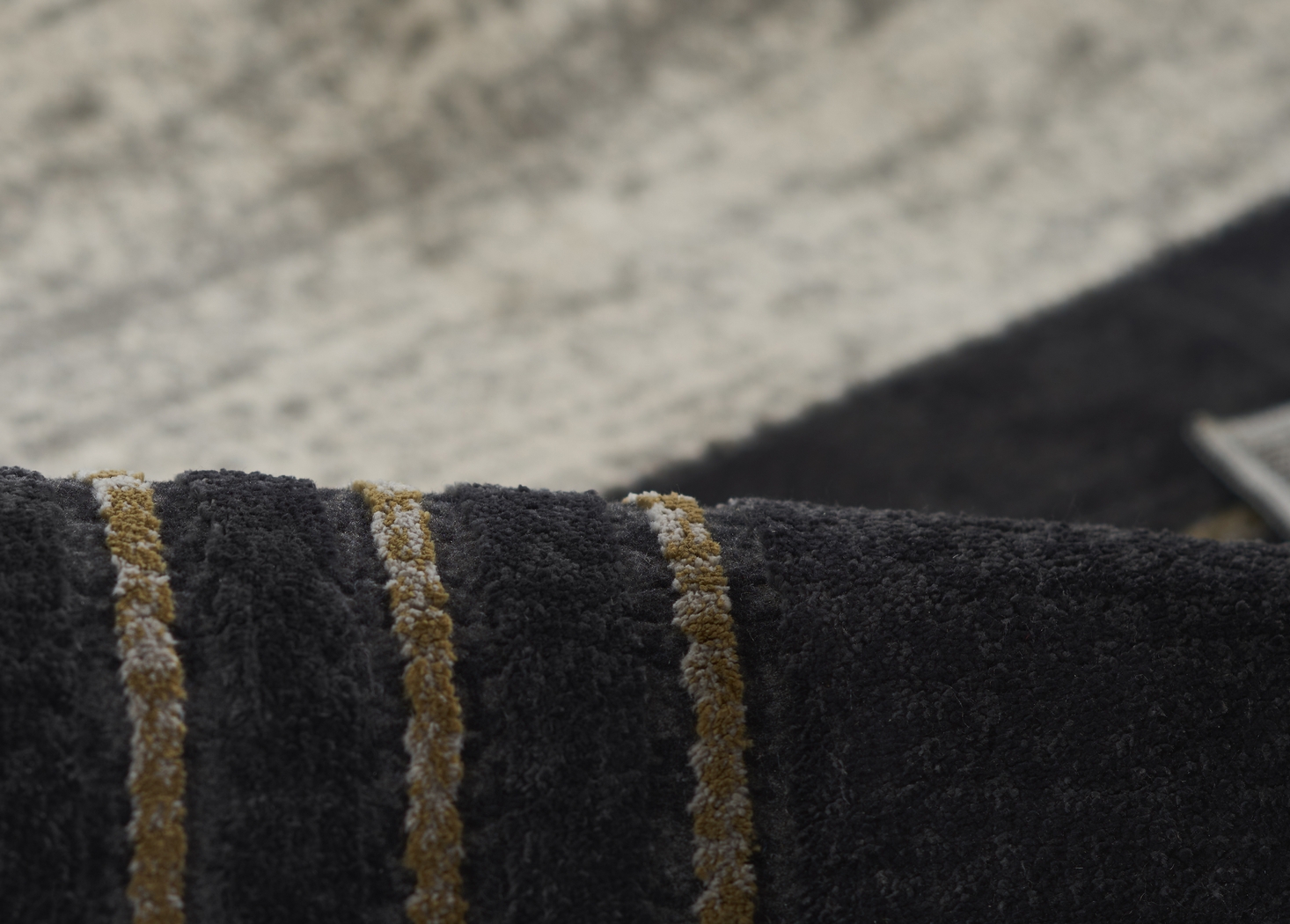 Jaze Black 3'10 x 5'7 Rug - Thumbnail - Image 6