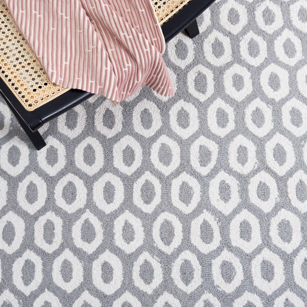 Jeknimu Ivory/Gray 5' x 8' Rug - Thumbnail - Image 6