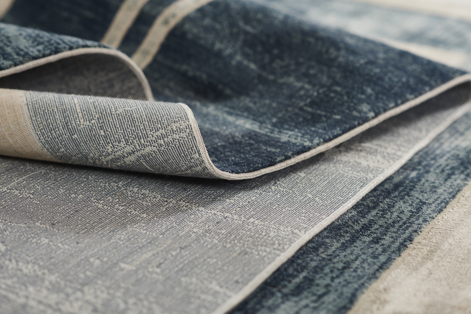 Jenzen Blue 3'10 x 5'7 Rug - Thumbnail - Image 6