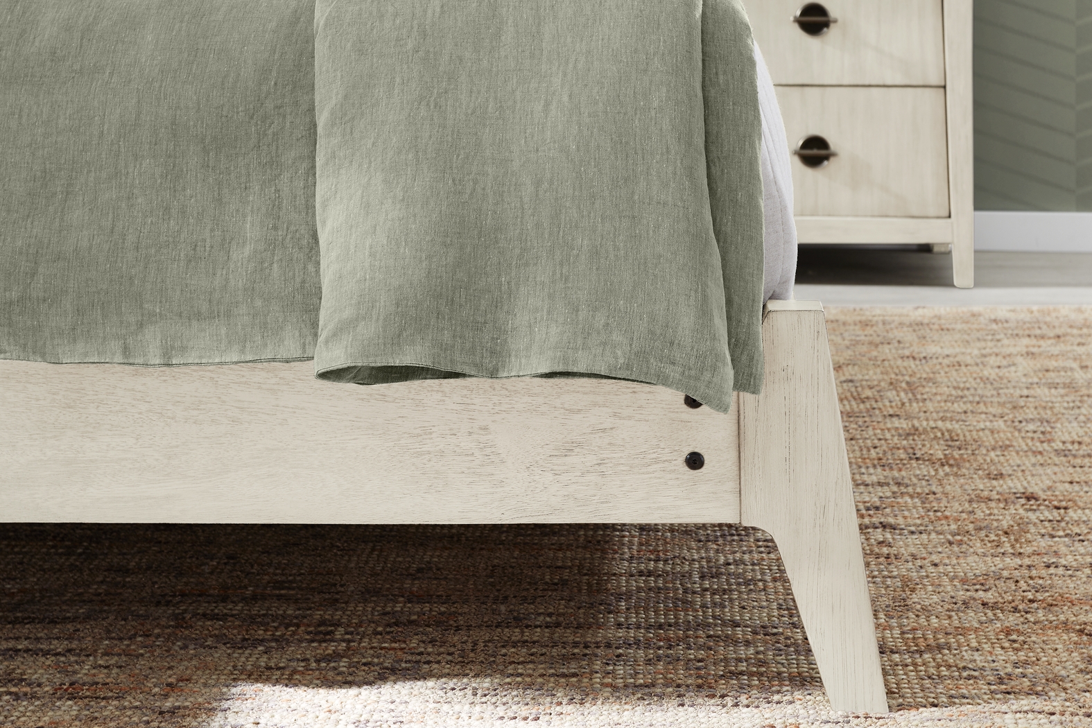 Jetty Beach White 5 Pc Queen Upholstered Bedroom - Thumbnail - Image 4