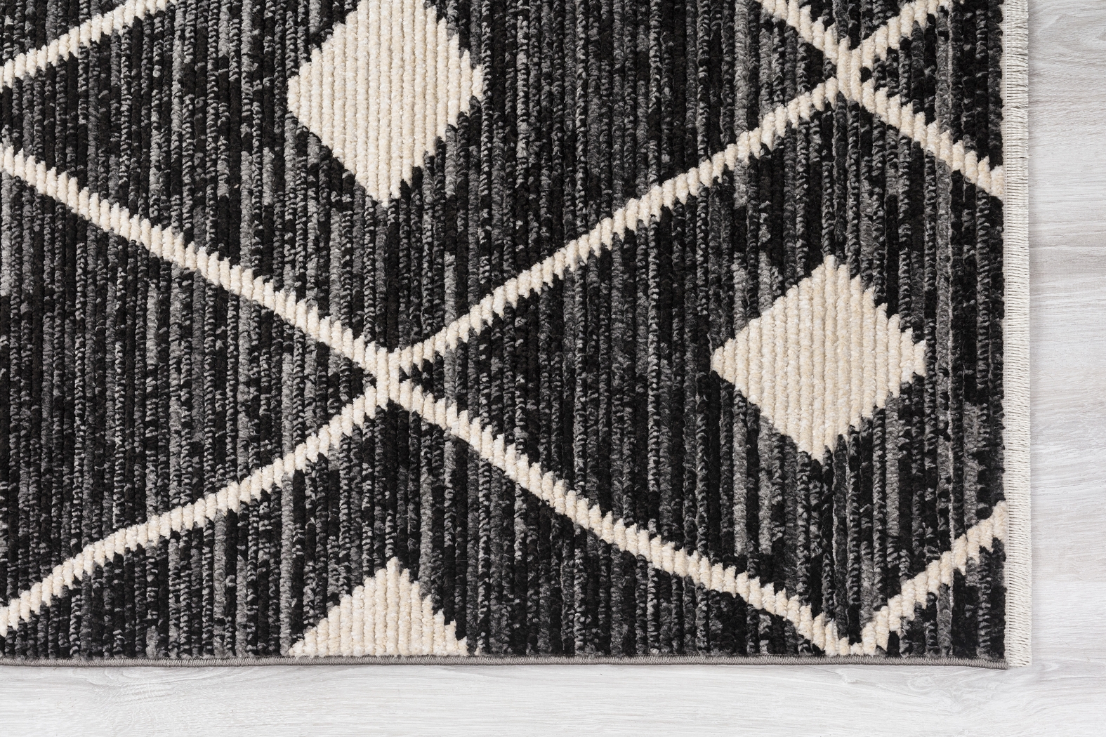 Jolcona Black 5'7 x 7'7 Rug - Thumbnail - Image 5