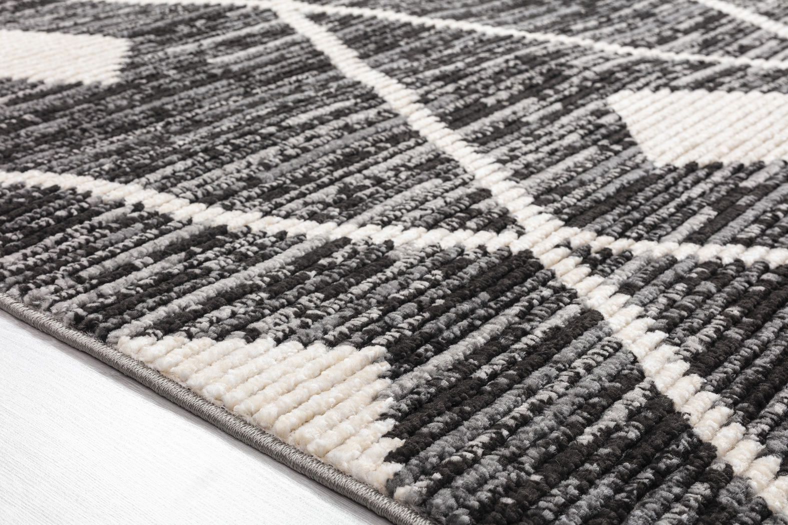 Jolcona Black 5'7 x 7'7 Rug - Thumbnail - Image 6