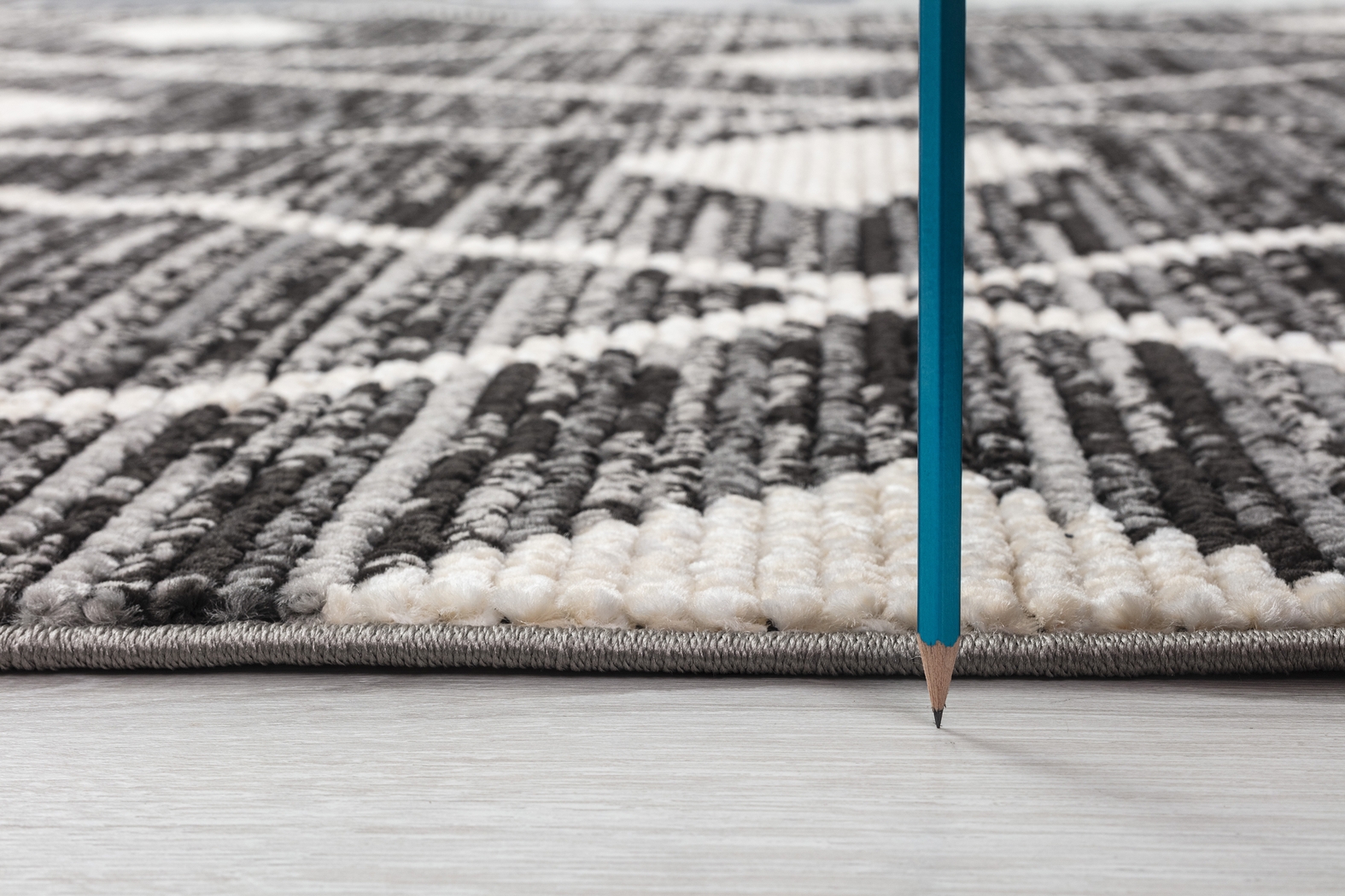 Jolcona Black 5'7 x 7'7 Rug - Thumbnail - Image 7