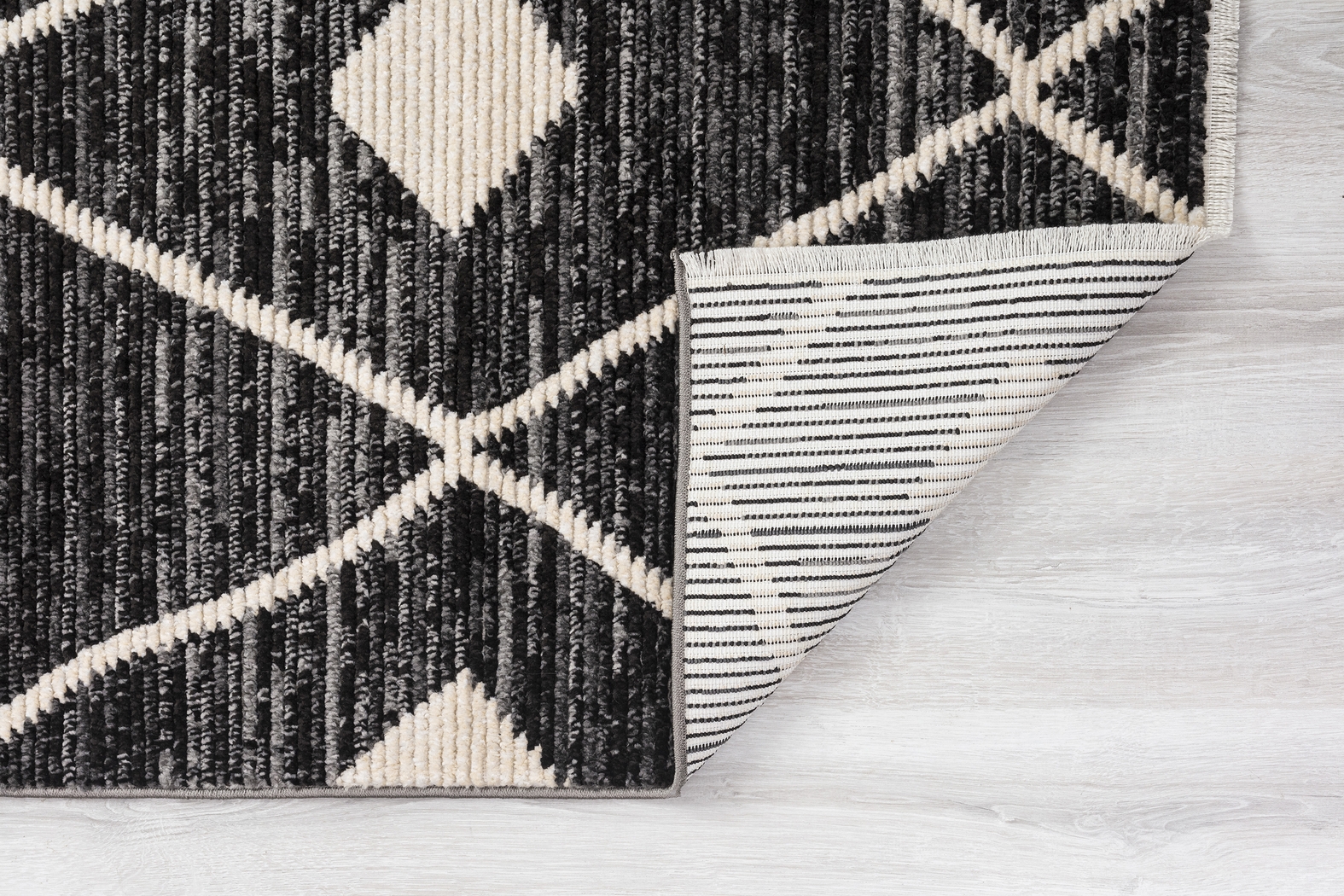 Jolcona Black 5'7 x 7'7 Rug - Thumbnail - Image 9