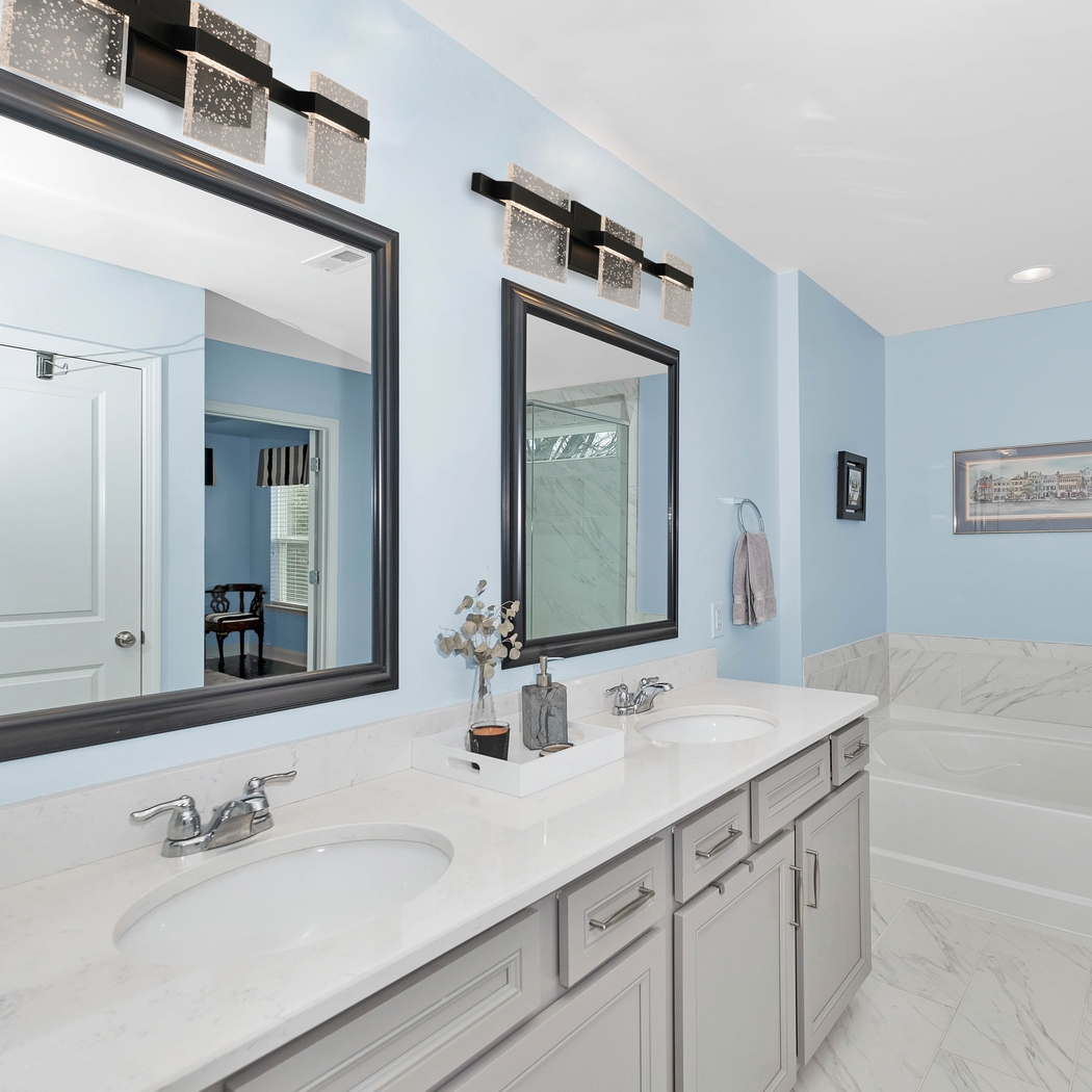 Julato Estates Large Black Sconce - Thumbnail - Image 3