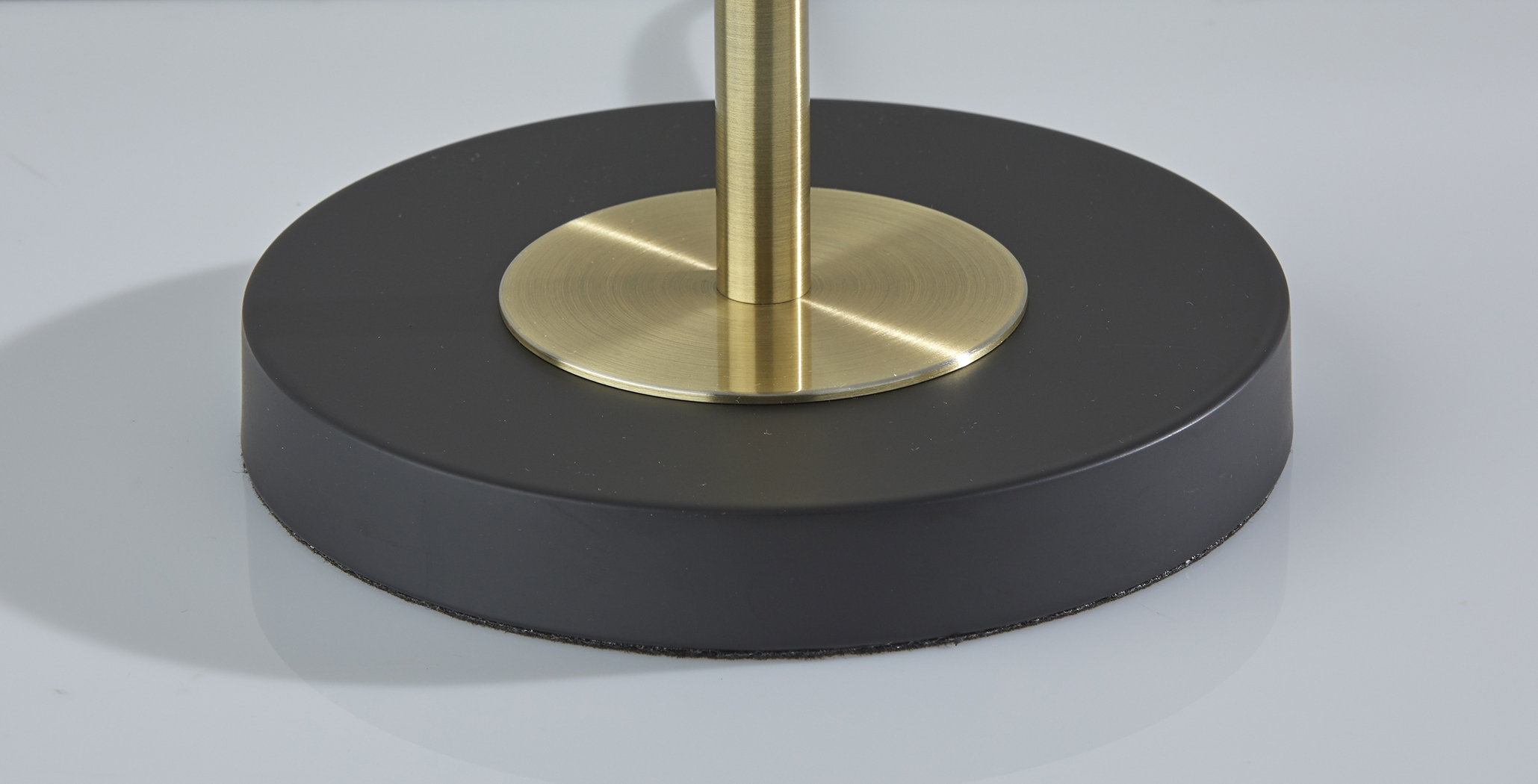 Julia Lane Brass Lamp - Thumbnail - Image 4