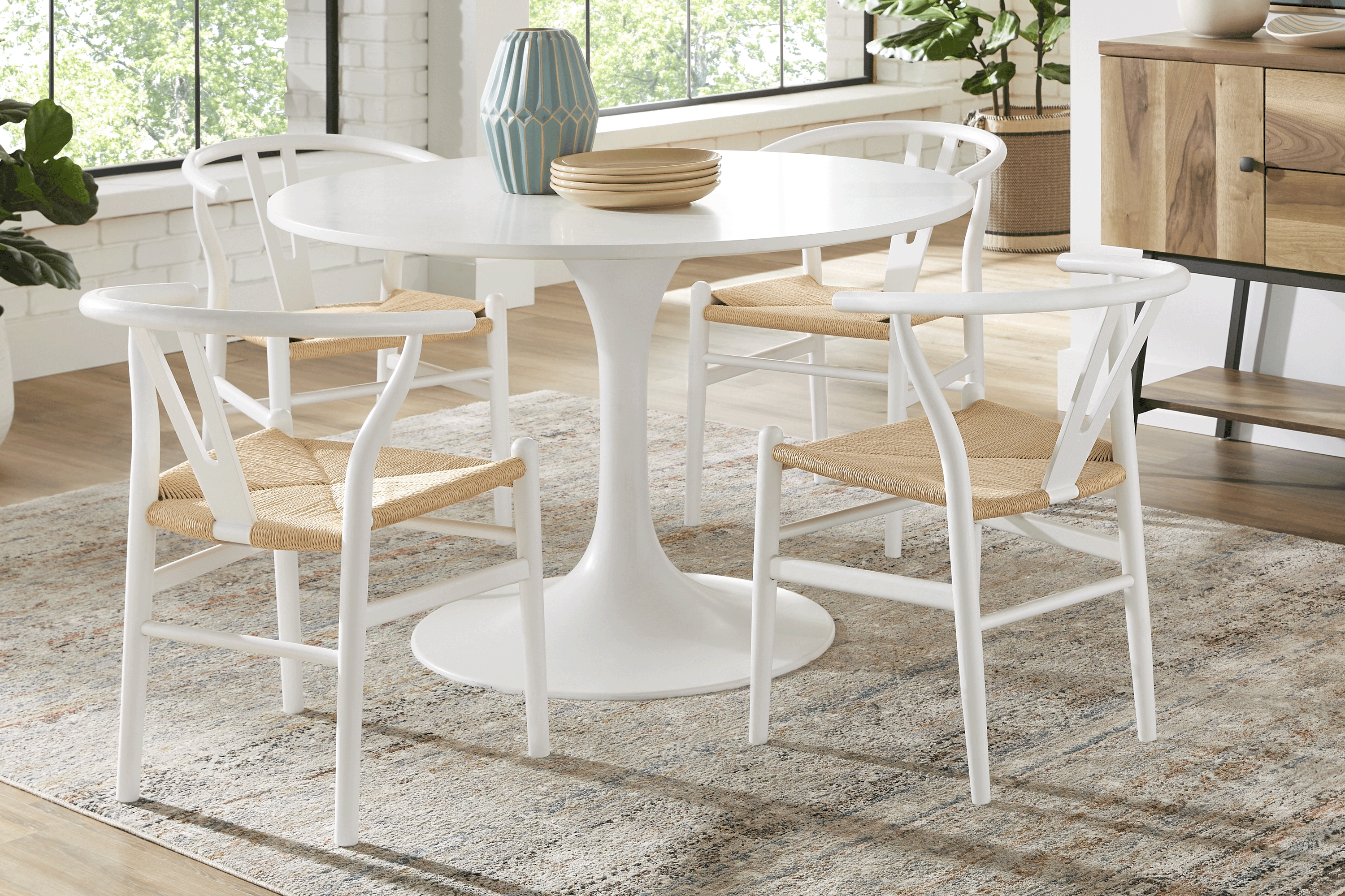 Kaarina White 5 Pc Round Dining Room - Thumbnail - Image 1