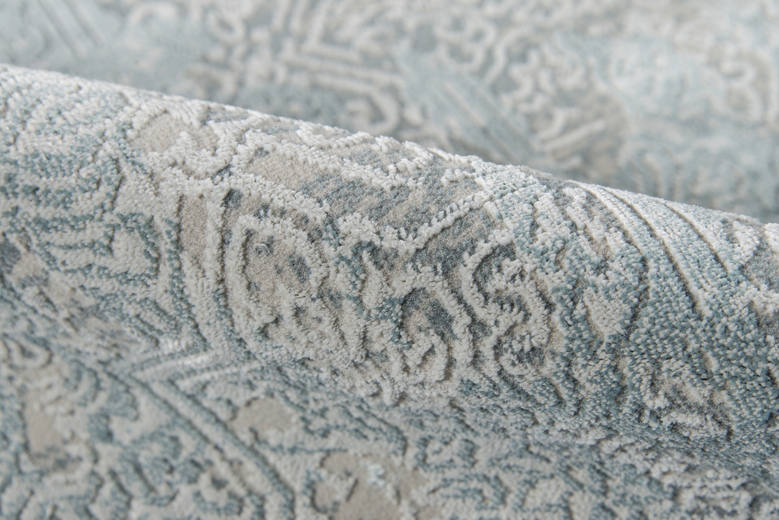 Kaze Ice Blue 5'1 x 7'7 Rug - Thumbnail - Image 6