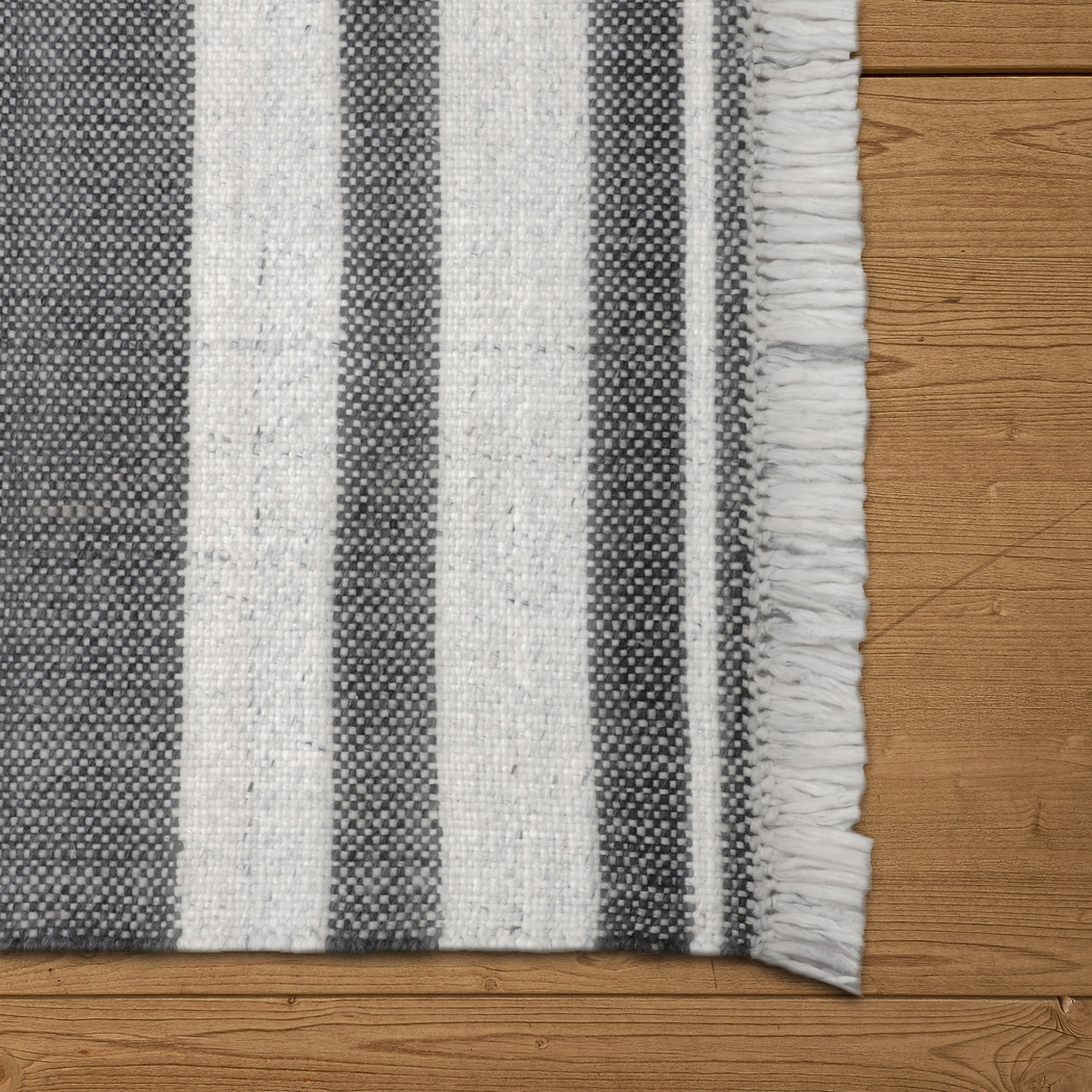 Kebba Steel Gray 5' x 7'9 Indoor/Outdoor Rug - Thumbnail - Image 4