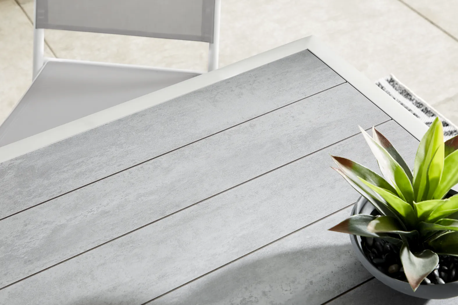 Kellen White 7 Pc Outdoor Extension Dining Set with Folding Chairs - Thumbnail - Image 8