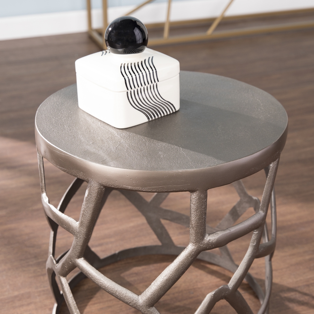 Kellingrew Silver Accent Table - Thumbnail - Image 3
