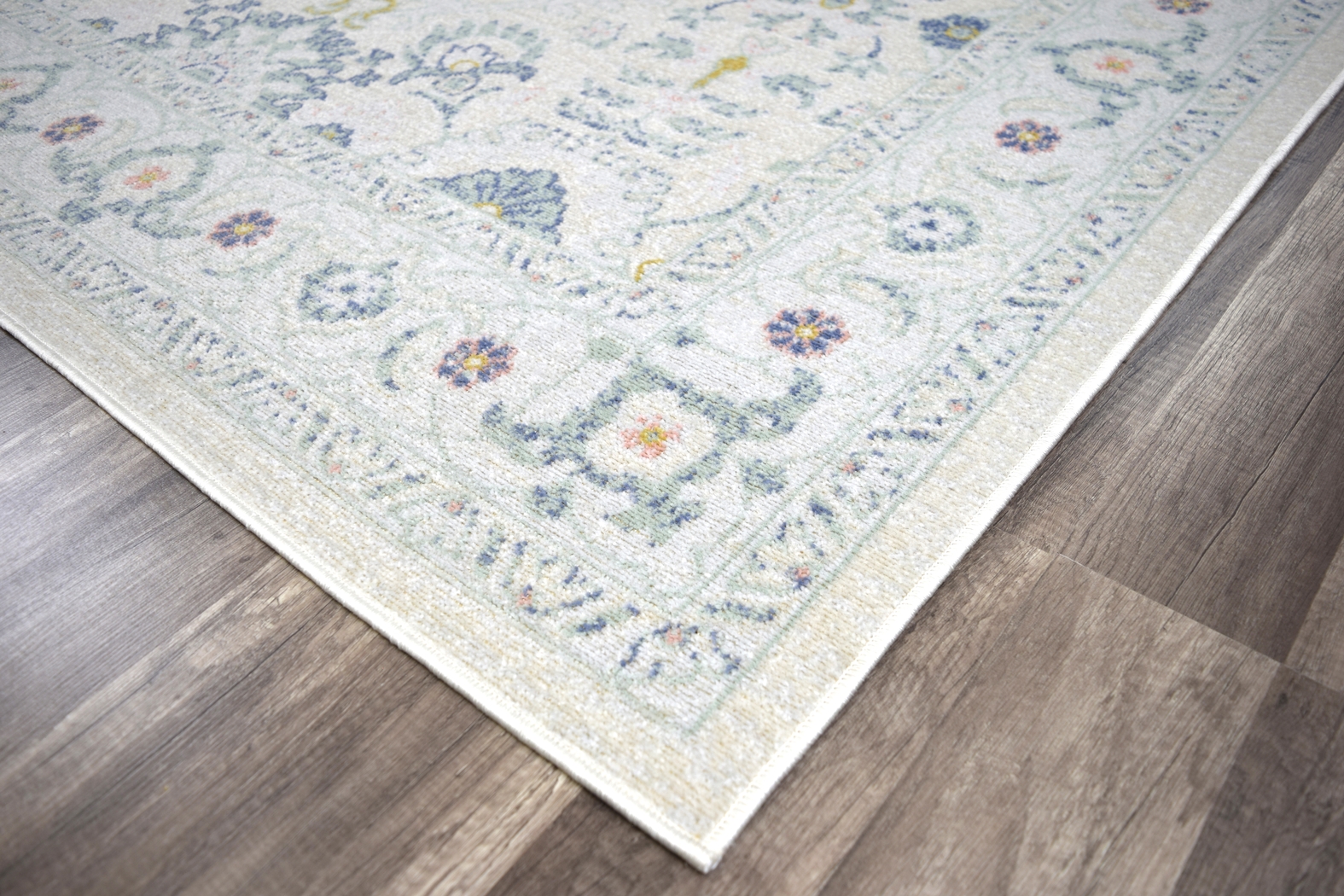 Kentrell White 5'1 x 7' Rug - Thumbnail - Image 2
